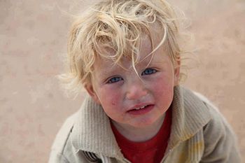 فقدان حليب الأطفال في الجنوب السوري ينذر بكارثة انسانية