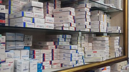 حكومة الأسد تدرس رفع أسعار الدواء, وتصريحات متضاربة حول خسائر القطاع الدوائي.