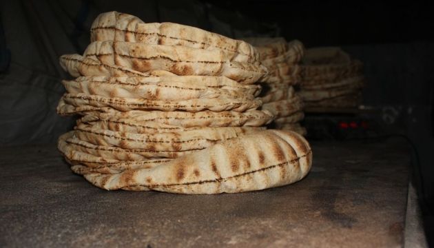 سعرُ الخبز ينخفض 25 ليرة في ريفِ حمص.. والمطابخُ الميدانية تنشط