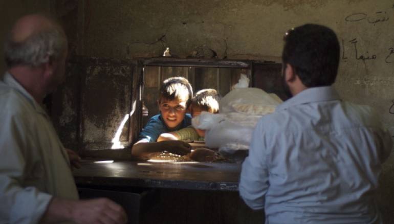 المجالس المحلّية في ريف حمص الشمالي تعمل على تأمين القمح وعمل المطابخ على قدمٍ وساق.