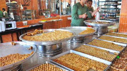 المحروقات ترفع أسعار الحلويات في ريف حمص