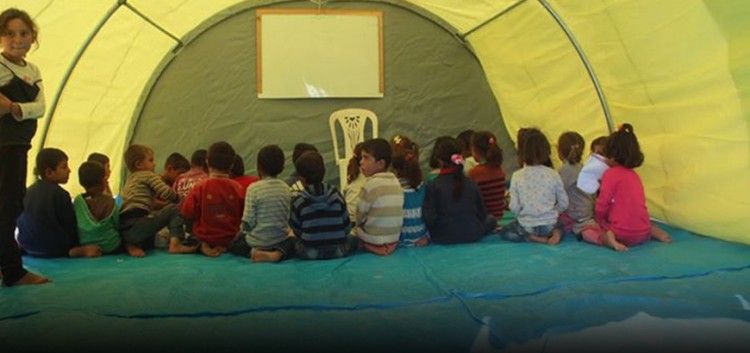 مدرسة جديدة تفتتح في مخيمات ريف حماة الشرقي.. والبداية مع 300 طالب