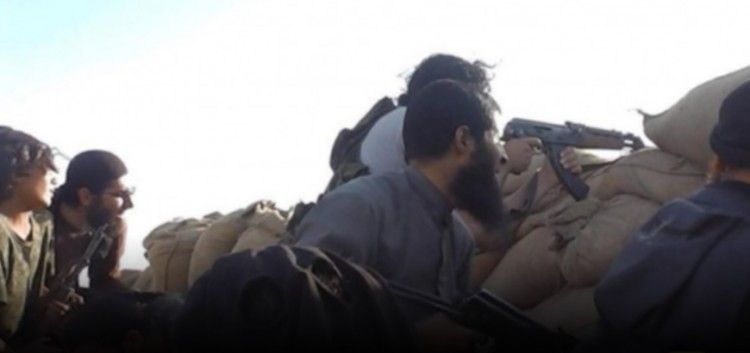 اندلاع اشتباكات عنيفة بين تنظيم داعش وقوات النظام في حي الرصافة بدير الزور